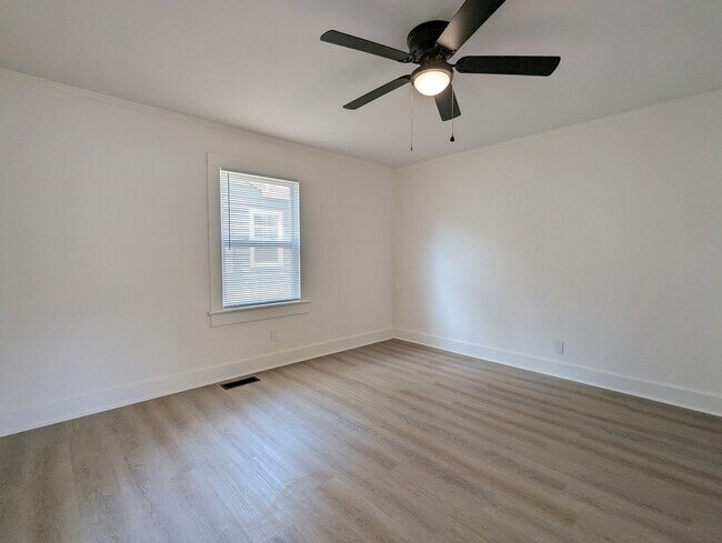 Building Photo - 108 Brown St