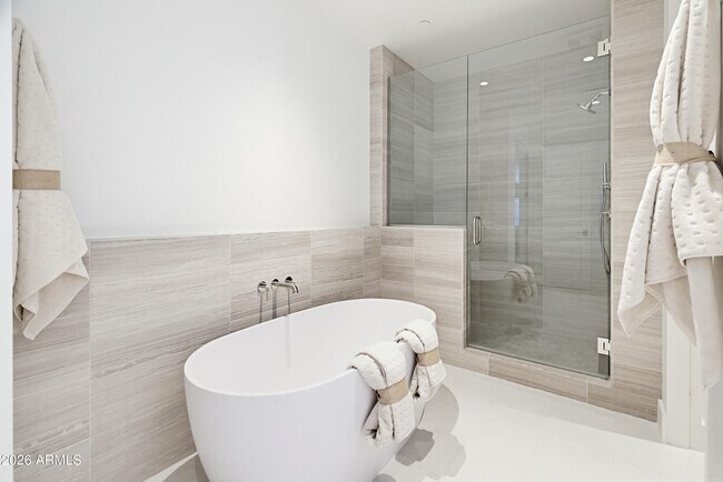 Building Photo - 4849 N Camelback Rdg Dr