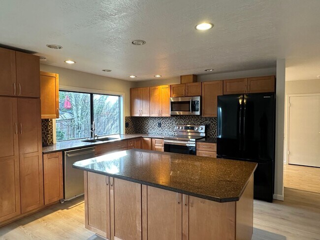 Building Photo - Large 4 Bed, 2.5 Bath House! Landscaping Included!