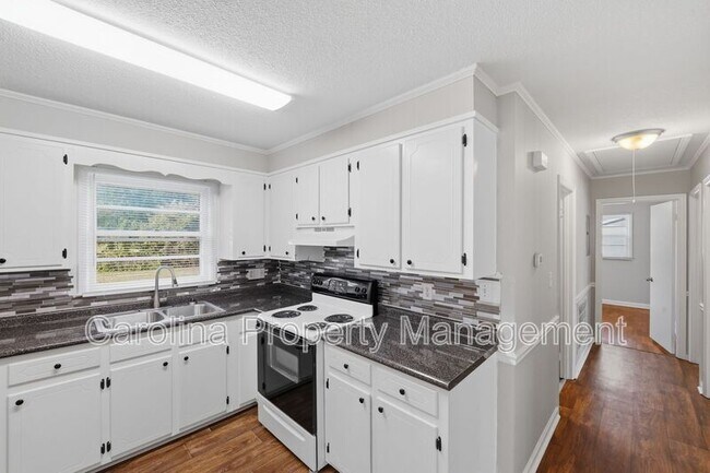 Building Photo - 1019 Carmel Dr