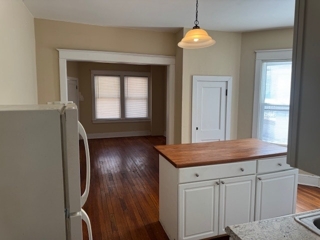 Kitchen looking into Living Room - 407 Highland Ave
