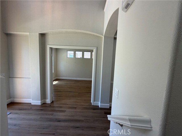 Building Photo - 18 Mineral King