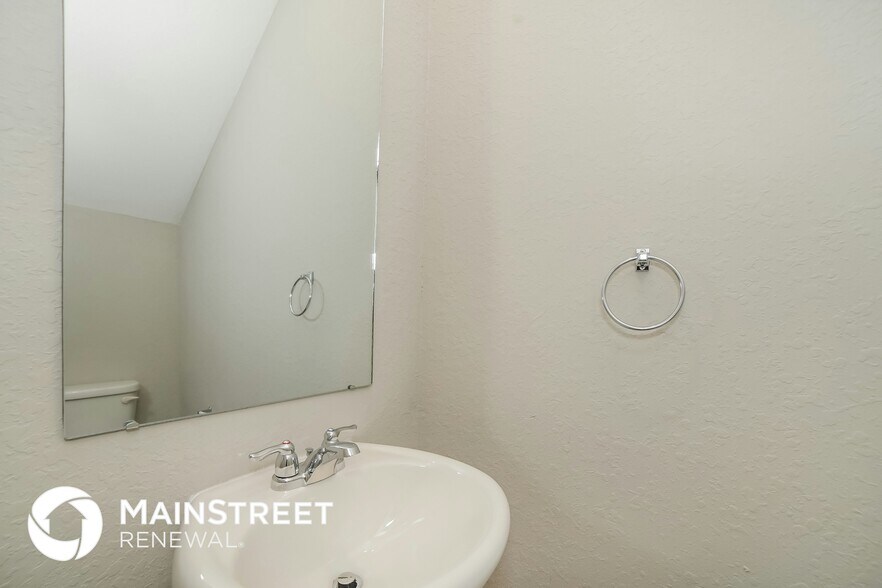 Building Photo - 523 Firethorn Ct