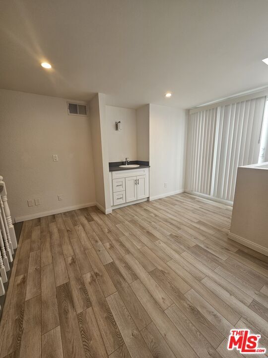 Building Photo - 5420 Sylmar Ave