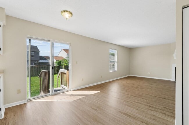 Building Photo - 4611 Thornoak Dr