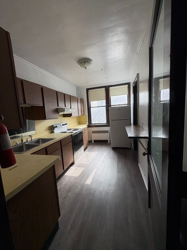 Building Photo - 2 N Huron St