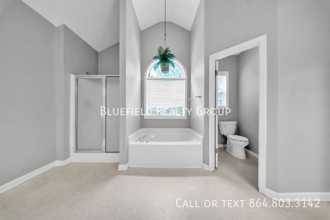 Building Photo - 417 Summergreen Way