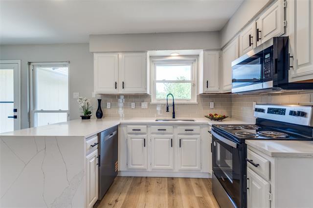 Building Photo - 900 Hillside Ln