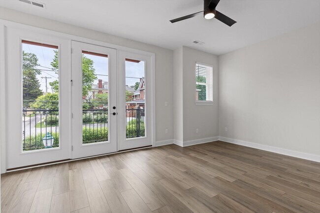 Building Photo - 715 Bespoke