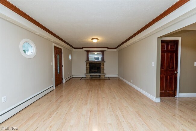 Building Photo - 9423 Highland Dr