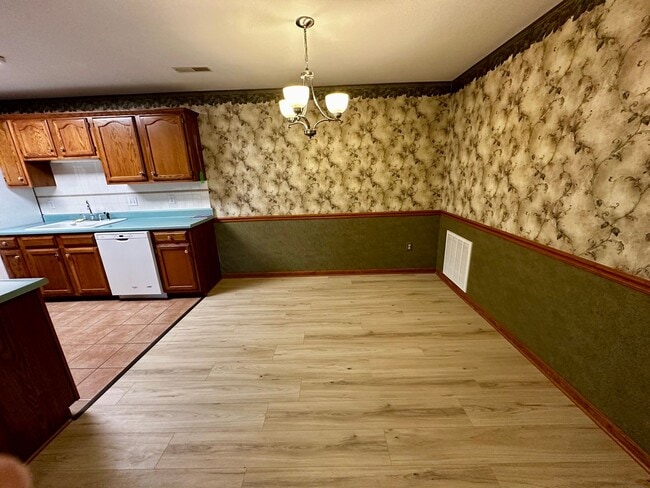 Building Photo - 3 Bedroom Home with Workshop in Boonville