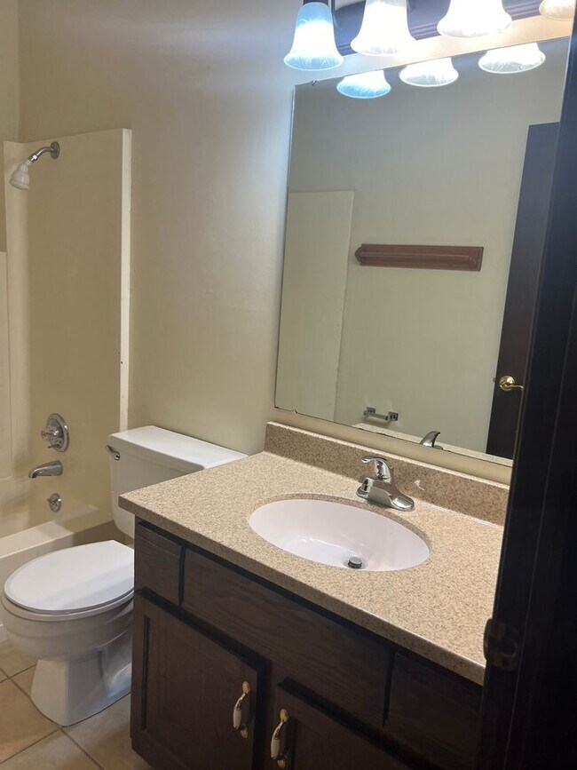 Building Photo - Tudor 3205