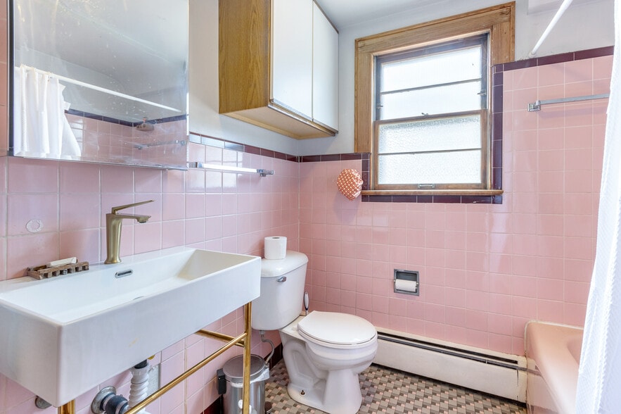 Building Photo - 302 S Brooks St