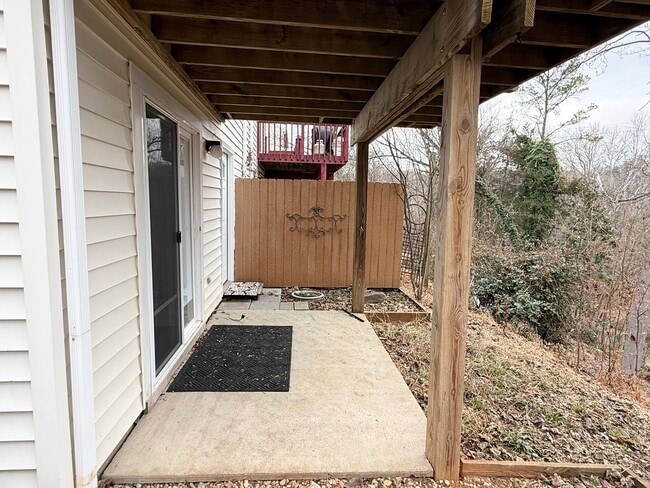 Building Photo - 326 Riverside Ave