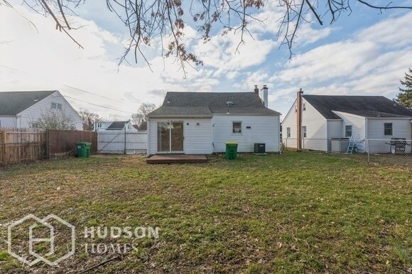 Building Photo - 304 W Van Buren Ave