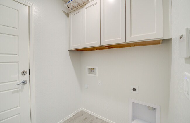 Building Photo - 1736 E Fontana Dr