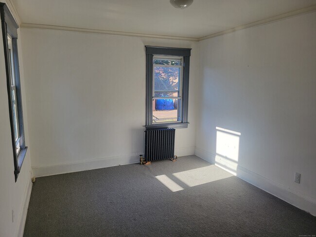 Building Photo - 178 Spruce St