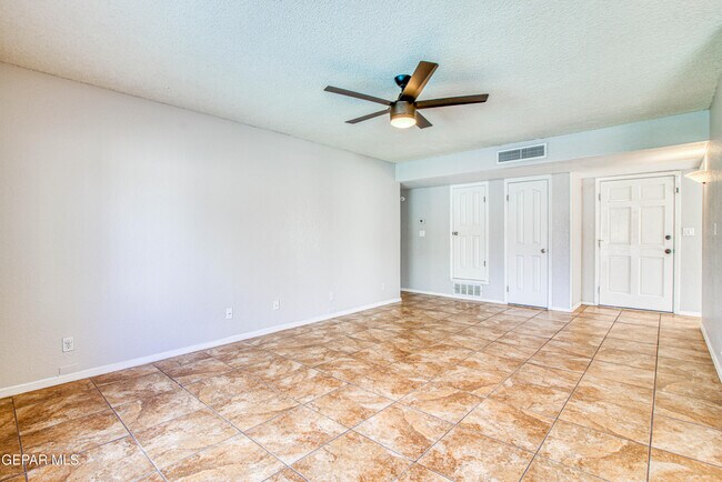 Building Photo - 853 El Parque Dr