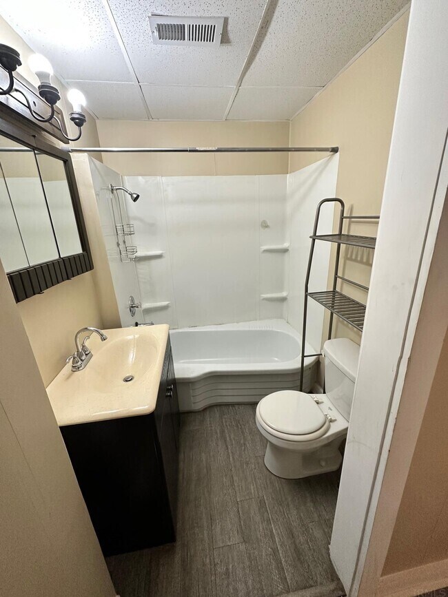 Building Photo - 2316 W Franklin St