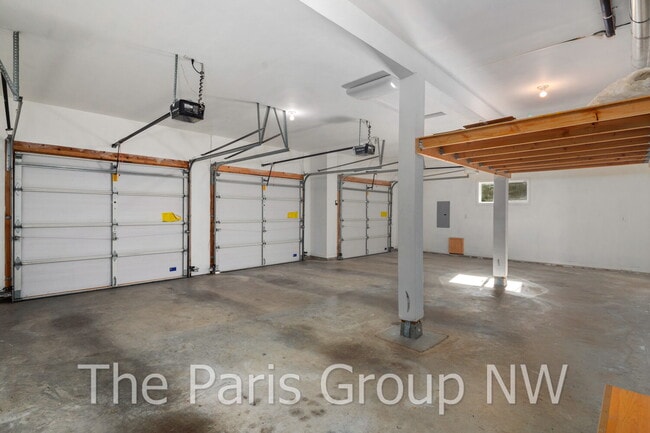 Building Photo - Extraordinary 3463sf Newcastle Home * Amazing Outdoor Spaces * A/C