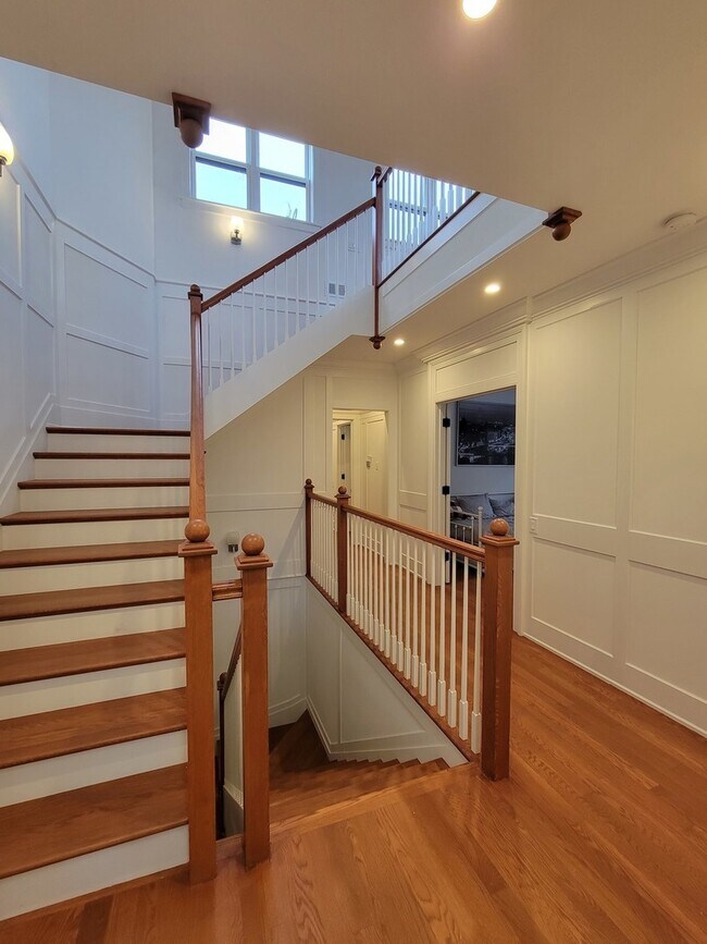 Building Photo - 746 W Belden Ave