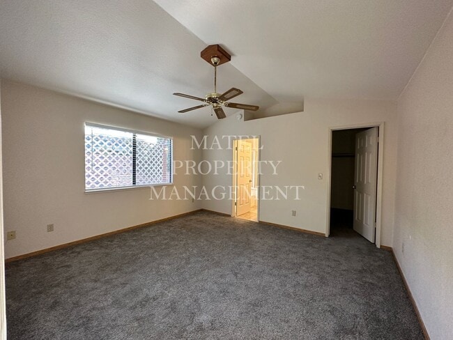 Building Photo - Move in Special see Ad