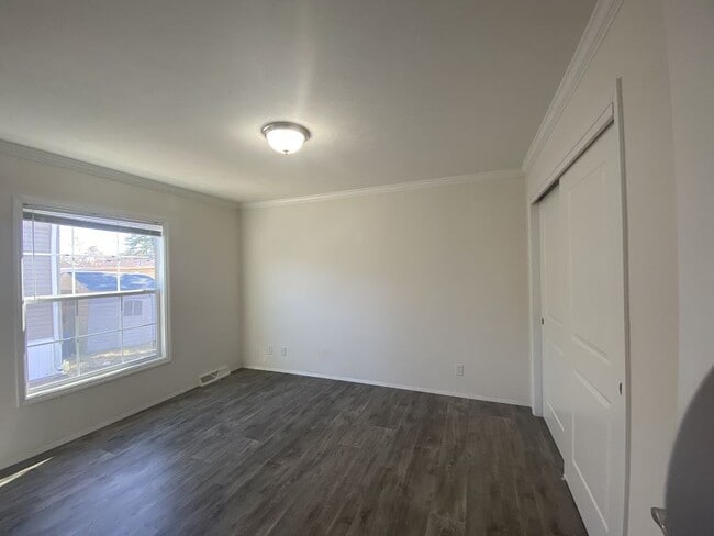 Building Photo - 4 Autumn Ct