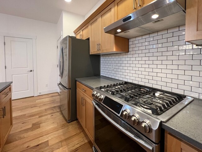 Building Photo - Beautiful 4 Bed, 2.5 Bath Home with Two Car Garage!