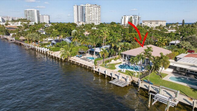 Building Photo - 513 S Riverside Dr