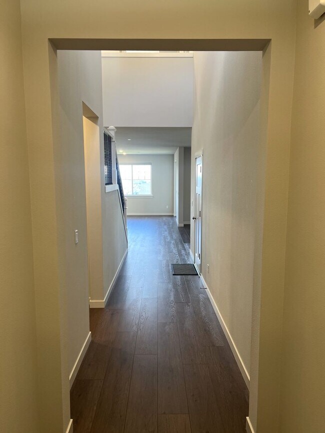 Building Photo - Beautiful Beaverton 4 Bedroom Home with Open Floor Plan, Deck & Upstairs Bonus Room