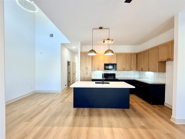 Building Photo - 4214 Clover St