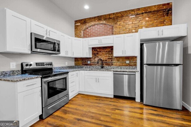 Building Photo - 86 S Forest Ave