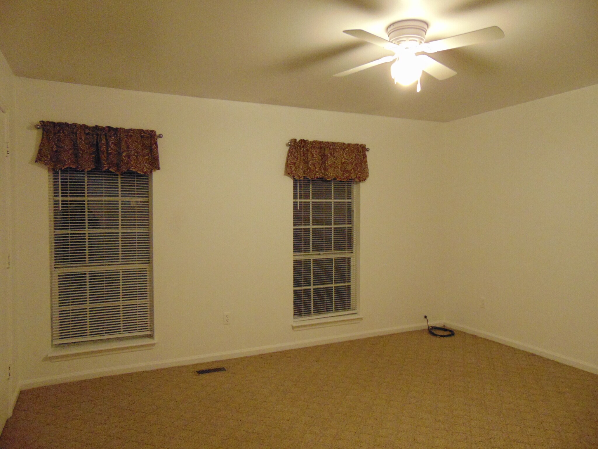 Master bedroom - 50 Douglas Rd