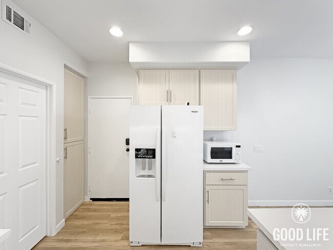 Building Photo - Fully Renovated 2BD/2.5BA in Aliso Viejo | Fireplace, Private Patio, Pool/Spa & Attached Garage