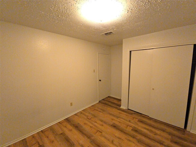 Building Photo - 10906 Maple Rock Dr