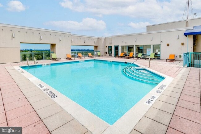 Building Photo - 851 N Glebe Rd