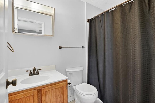 Building Photo - 117 Scenic Hill Dr