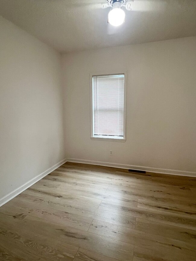 Building Photo - 3 Bedroom 2 Bath house Great Swannanoa Loc...