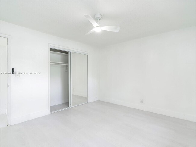 Building Photo - 2025 Miami Rd