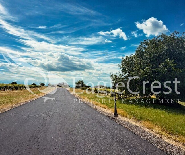 Building Photo - Luxury Bella Terra Estate with Mountain & Vineyard Views