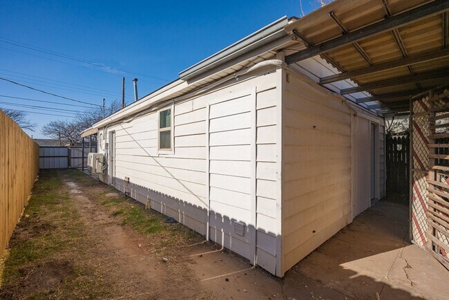 Building Photo - 2103 N Marrs St