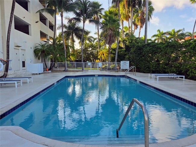 Building Photo - 1625 Kennedy Cswy