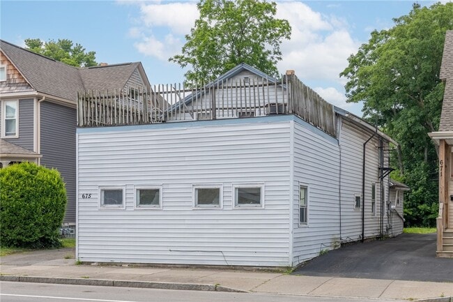 Building Photo - 675 S Clinton Ave