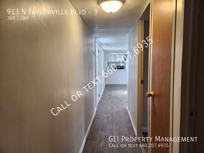 Building Photo - 913 N Taylorville Blvd