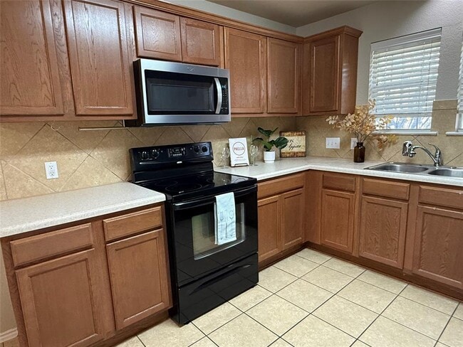 Building Photo - 520 Rolling Oak Dr