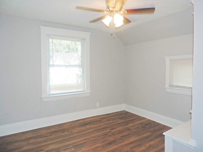 Building Photo - 3 Bed - 1 Bath Colonial for Rent in Clevel...