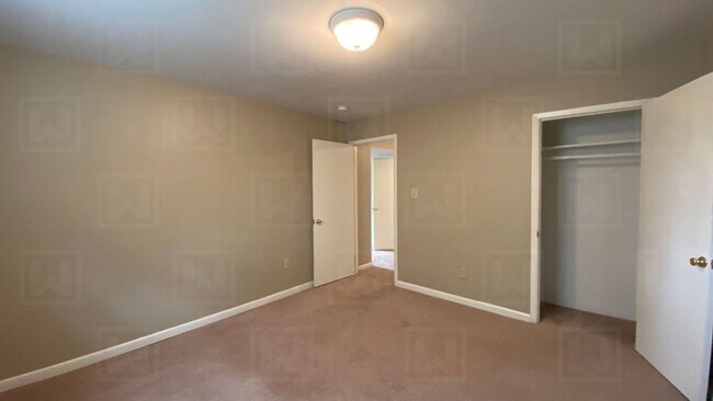 Building Photo - Excellent 4 Bedroom House in Bluff Park Co...