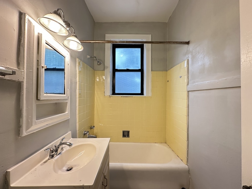 Building Photo - 4349 N Damen Ave