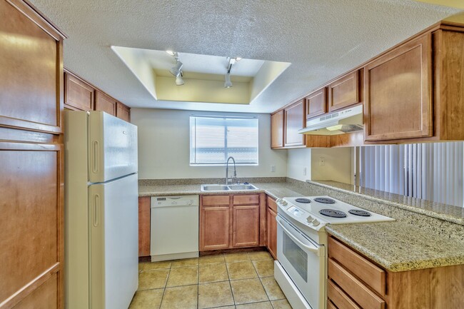 Building Photo - 7200 W Pirates Cove Rd