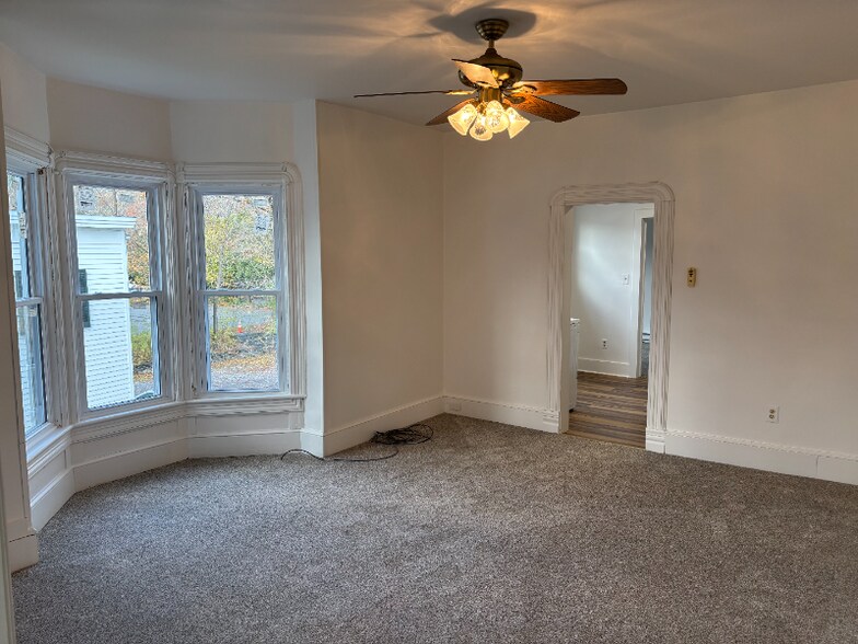 Building Photo - 174 Main St